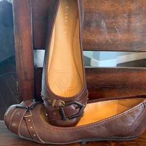 Gianni Bini brown leather flats